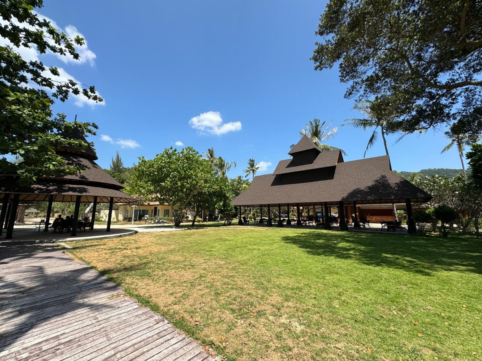 Beach Bungalow At Lanta Resort Ко-Ланта Екстер'єр фото